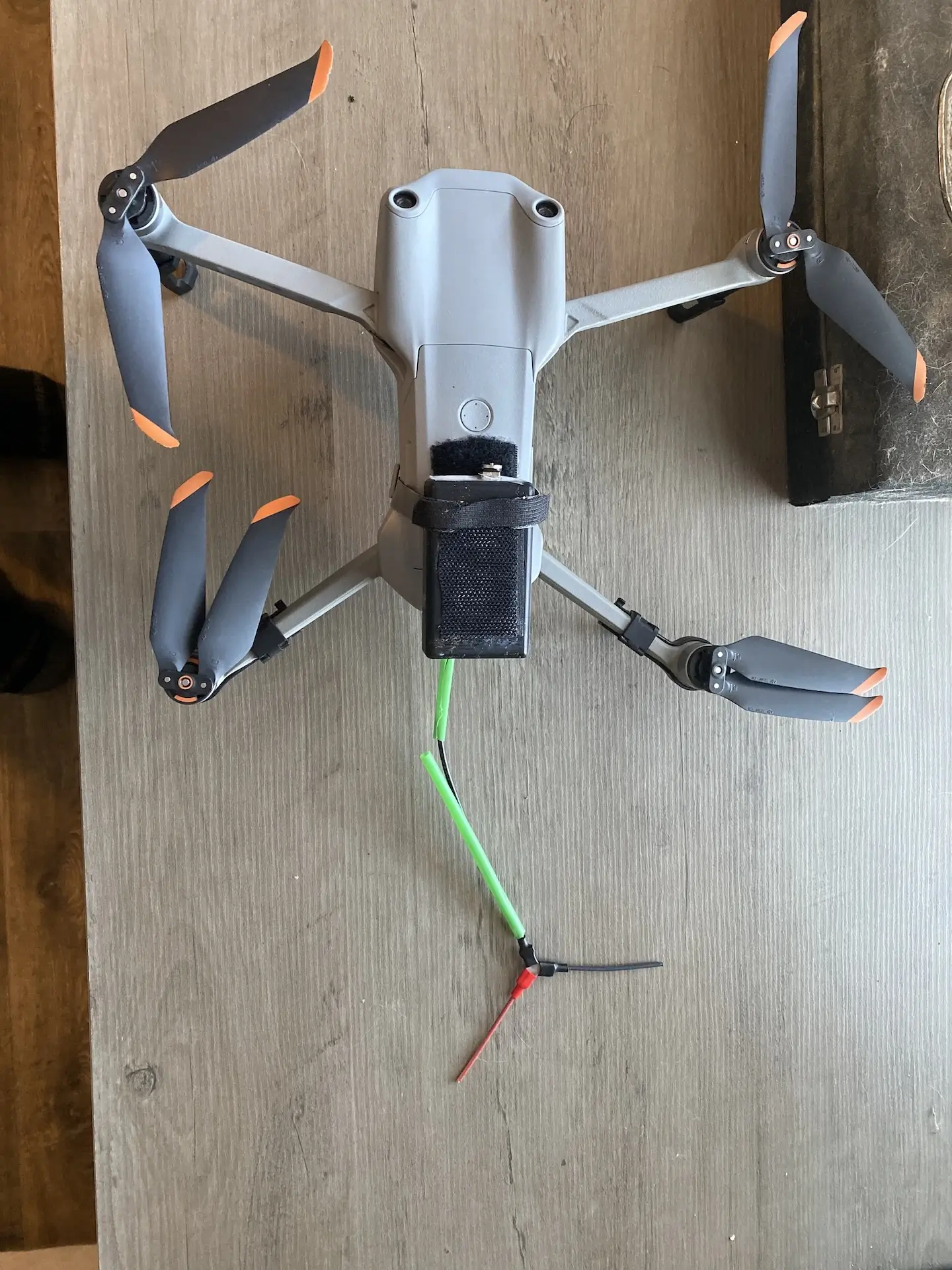 Mavic with a hanging flexible antenna